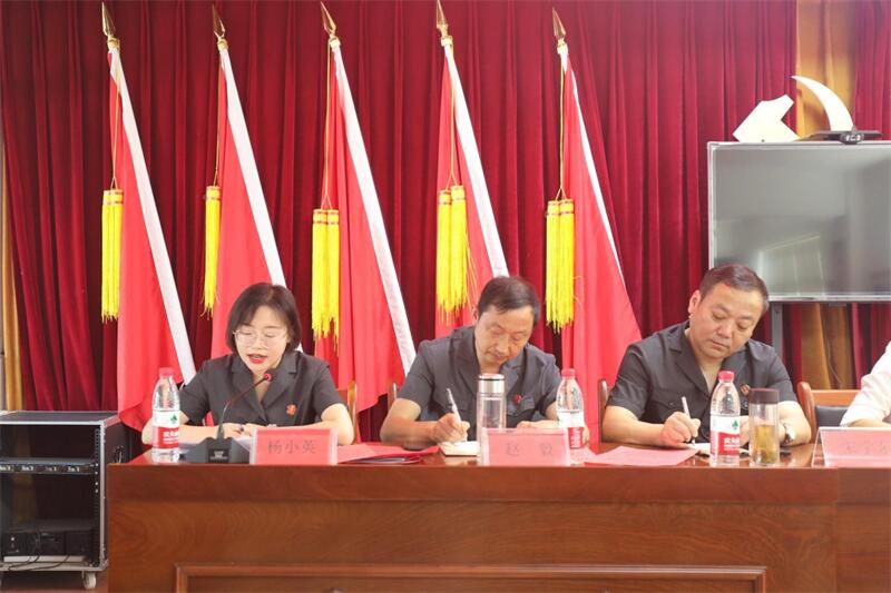 房县法院家事法庭法官开展反家暴法讲座.jpg