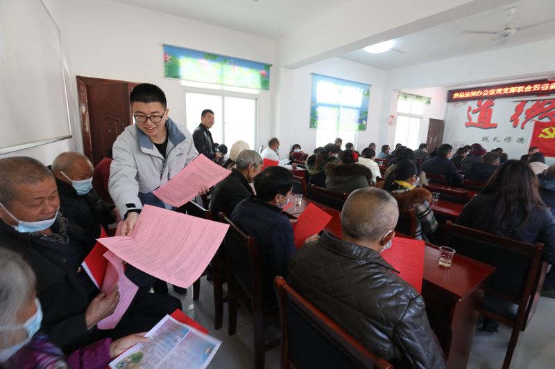 发放宣传单1.jpg 发放宣传单1.jpg
