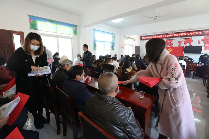 发放宣传单2.jpg 发放宣传单2.jpg